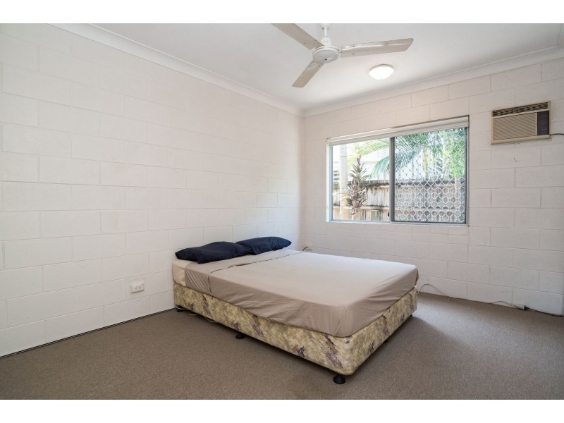 2/239-241 Lyons Street, Westcourt QLD 4870