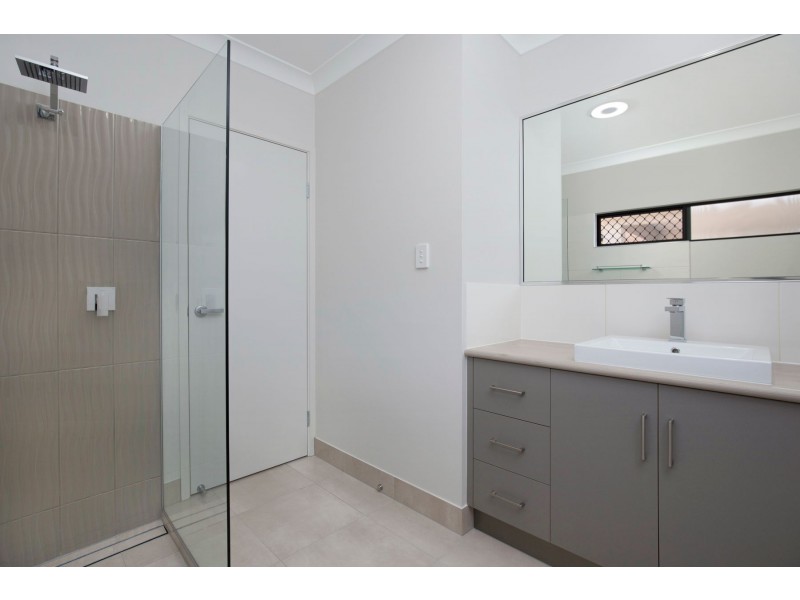 30 Aroona Street, Caravonica QLD 4878