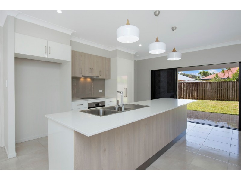 30 Aroona Street, Caravonica QLD 4878