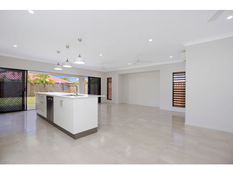 30 Aroona Street, Caravonica QLD 4878