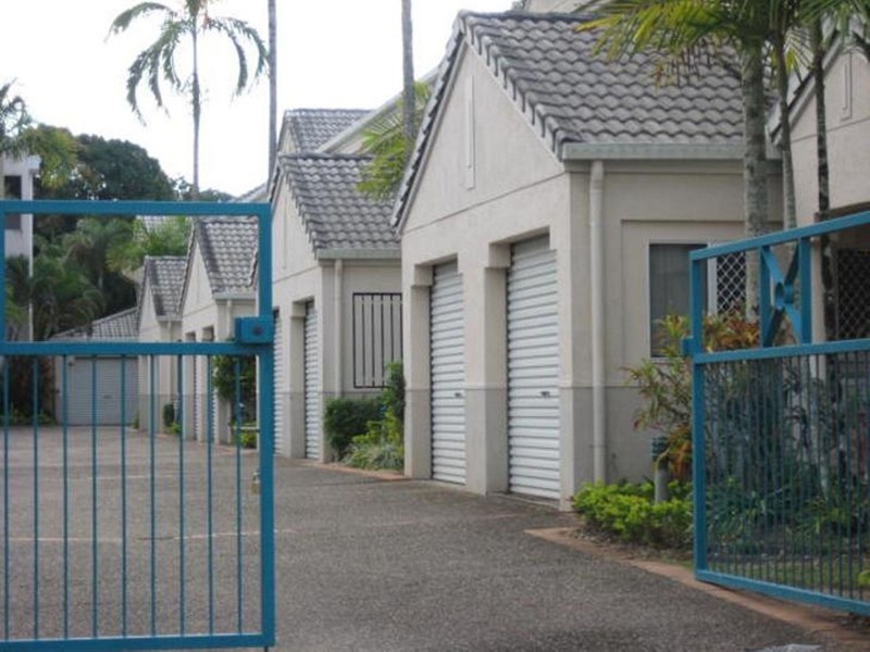 18/34-40 Lily Street, Cairns North QLD 4870