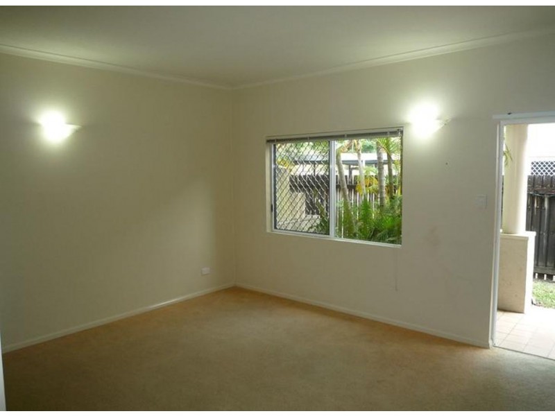18/34-40 Lily Street, Cairns North QLD 4870