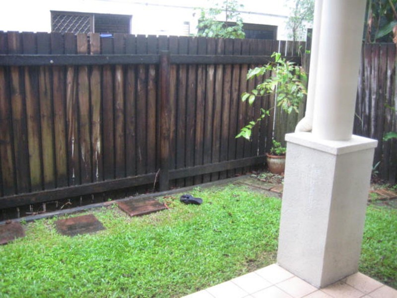 18/34-40 Lily Street, Cairns North QLD 4870