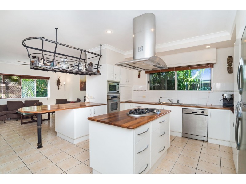 12 Barrier Close, Clifton Beach QLD 4879