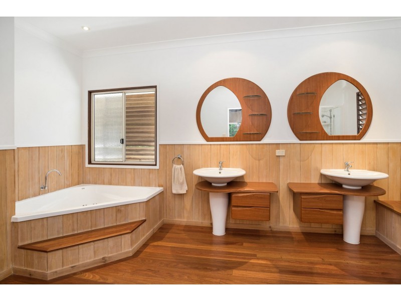 12 Barrier Close, Clifton Beach QLD 4879