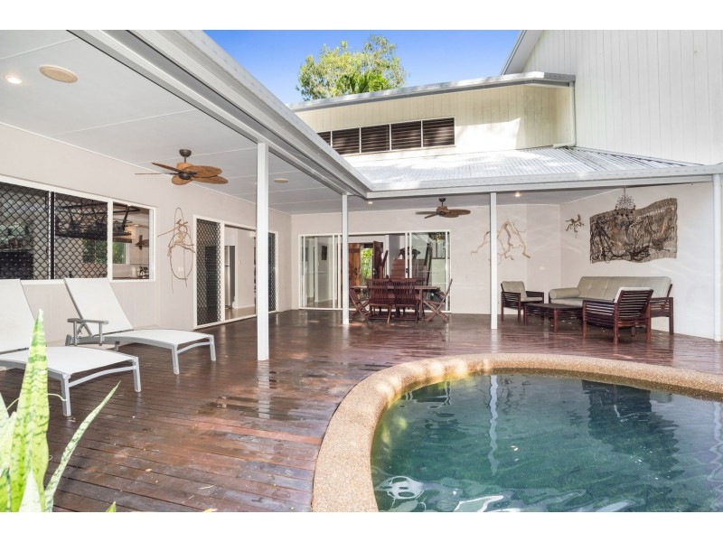 12 Barrier Close, Clifton Beach QLD 4879