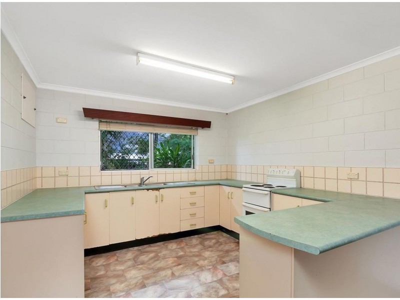 2/16 Venezia Street, Woree QLD 4868
