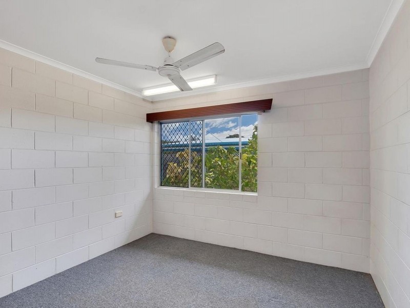 2/16 Venezia Street, Woree QLD 4868