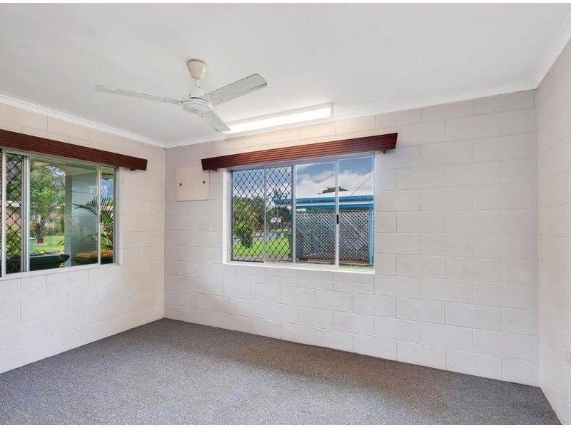 2/16 Venezia Street, Woree QLD 4868