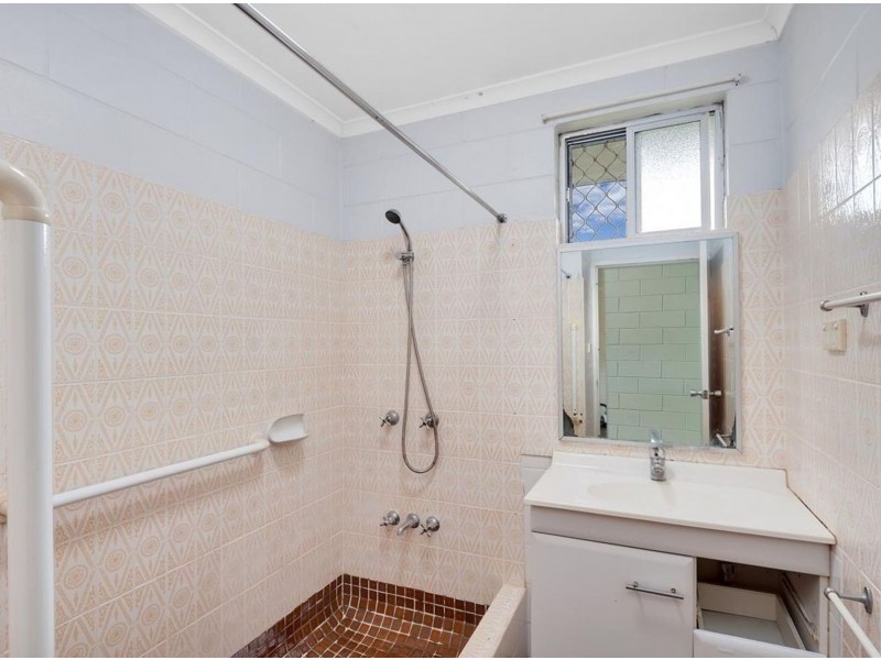 2/16 Venezia Street, Woree QLD 4868