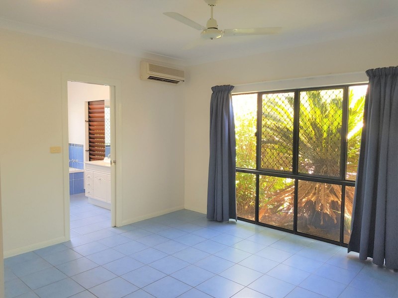 4 Plaintain Street, Kewarra Beach QLD 4879