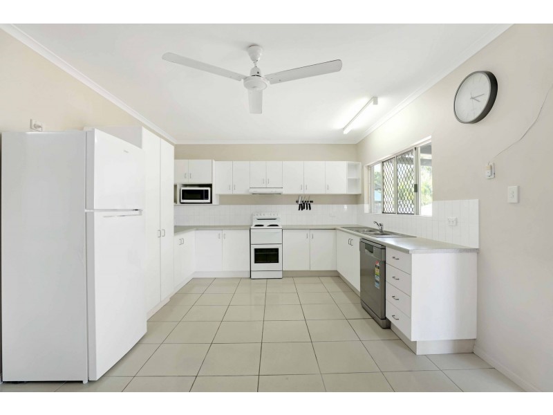 16 Blackbird Close, Bentley Park QLD 4869