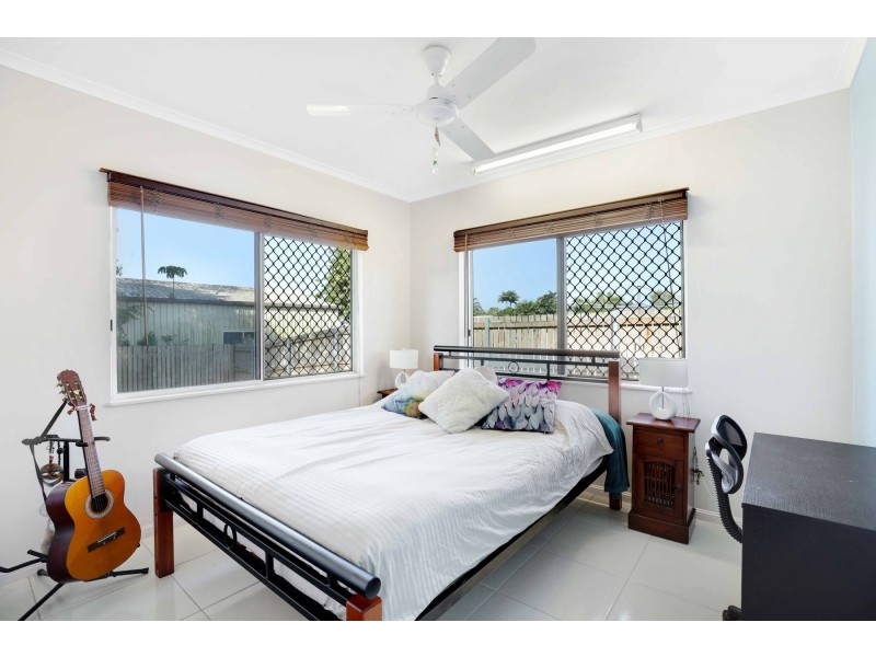 16 Blackbird Close, Bentley Park QLD 4869