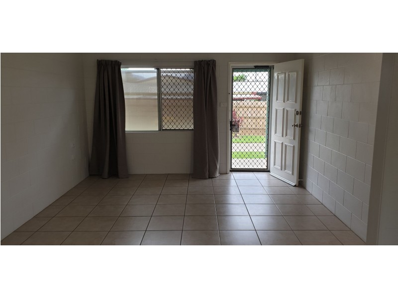 1/52 Alberta Drive, Woree QLD 4868