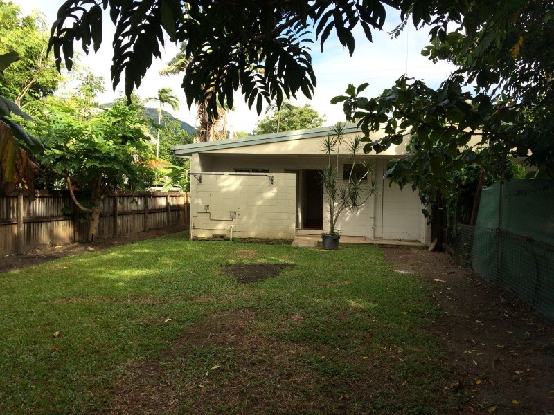 2/104 Mayers Street, Manunda QLD 4870