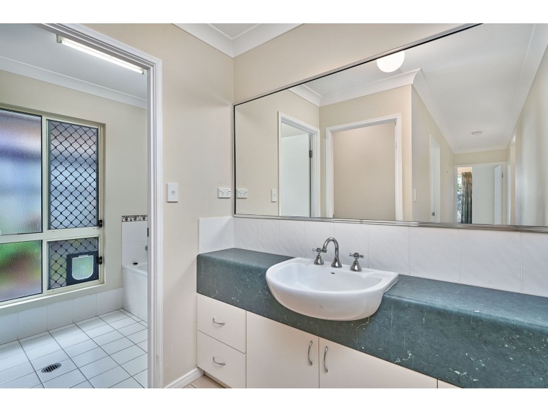 9 Chesterfield Close, Brinsmead QLD 4870