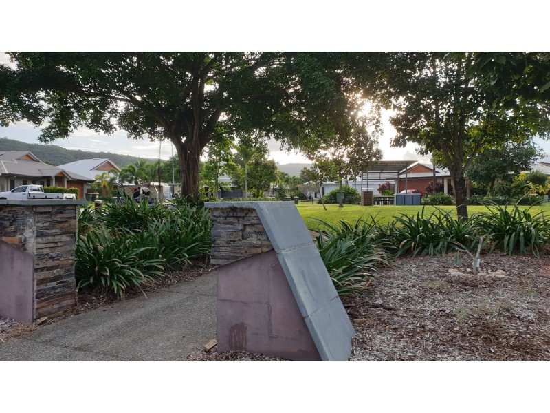 7 Bowline Place, Trinity Beach QLD 4879