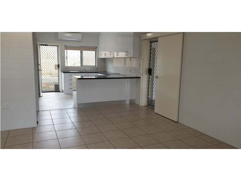 1/52 Alberta Drive, Woree QLD 4868