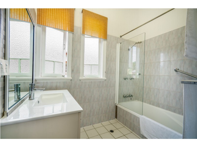 3 Jones Street, Westcourt QLD 4870