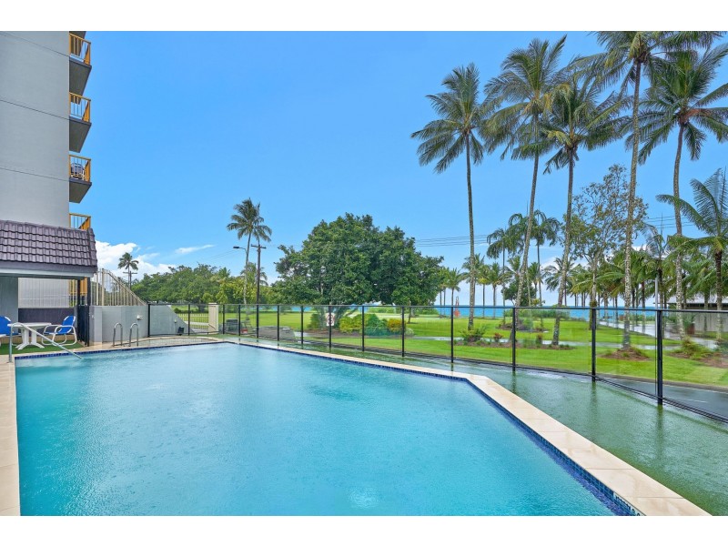 30/249-255 Esplanade, Cairns North QLD 4870
