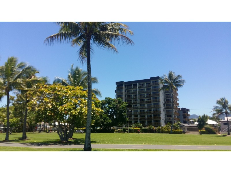 30/249-255 Esplanade, Cairns North QLD 4870