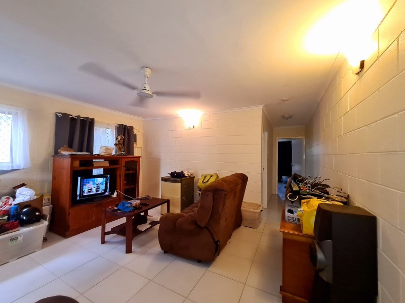 2/284 Lake Street, Cairns North QLD 4870