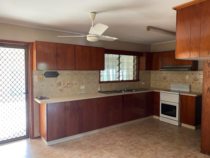 271 Aumuller Street, Westcourt QLD 4870