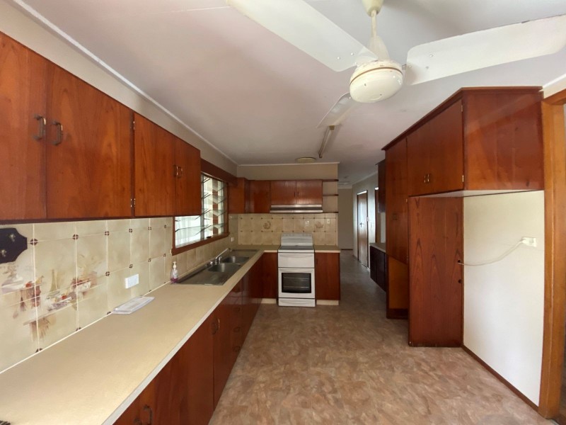 271 Aumuller Street, Westcourt QLD 4870