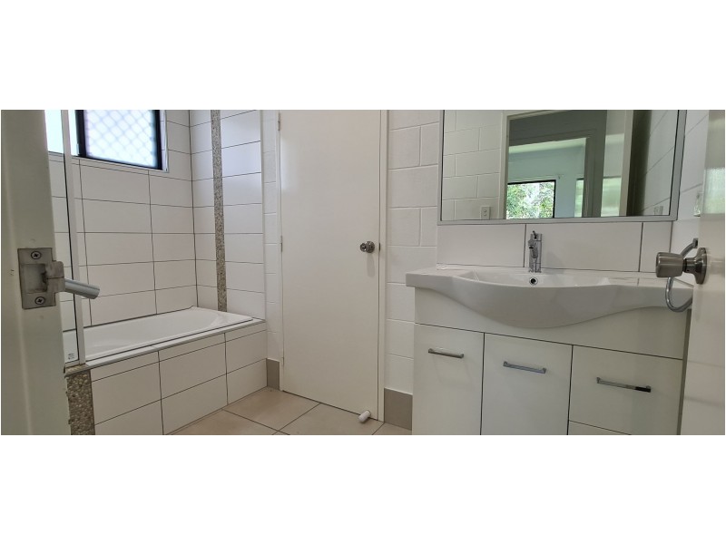 2/10 Olive Street, Manoora QLD 4870