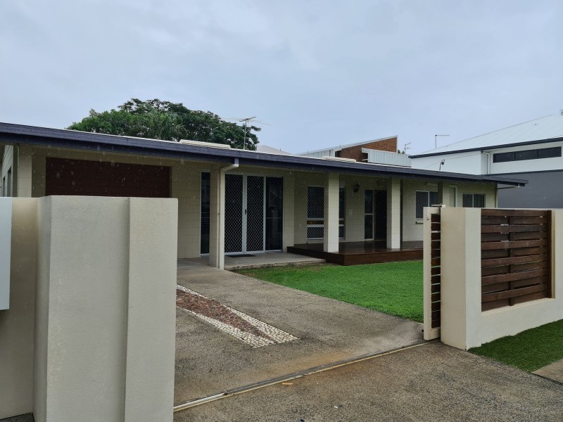 18 Upward Street, Cairns North QLD 4870