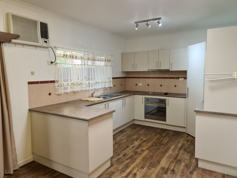 18 Upward Street, Cairns North QLD 4870