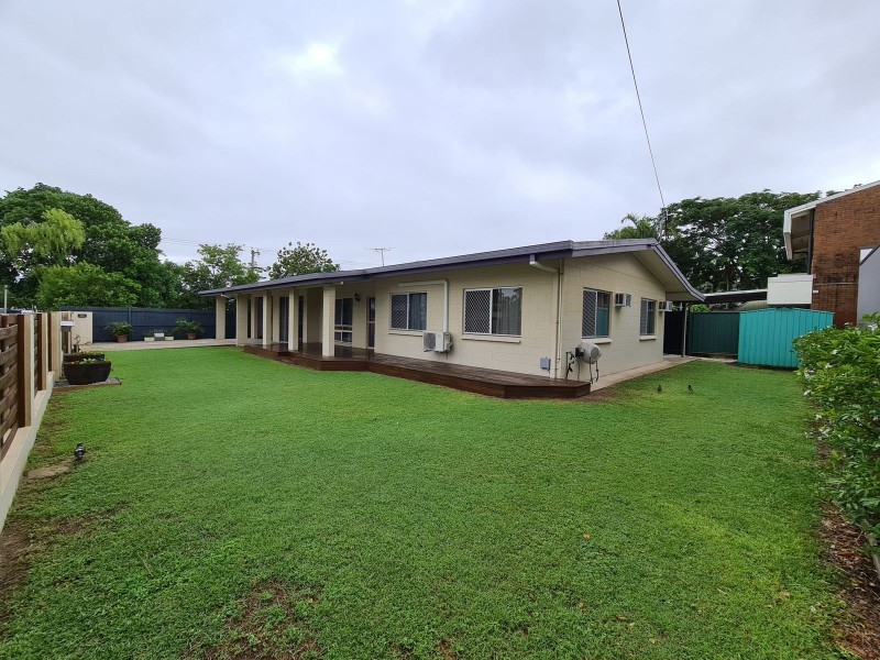 18 Upward Street, Cairns North QLD 4870