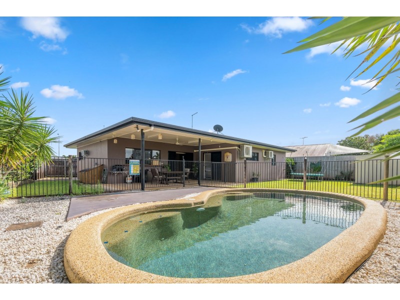33 Bassett Street, Kanimbla QLD 4870