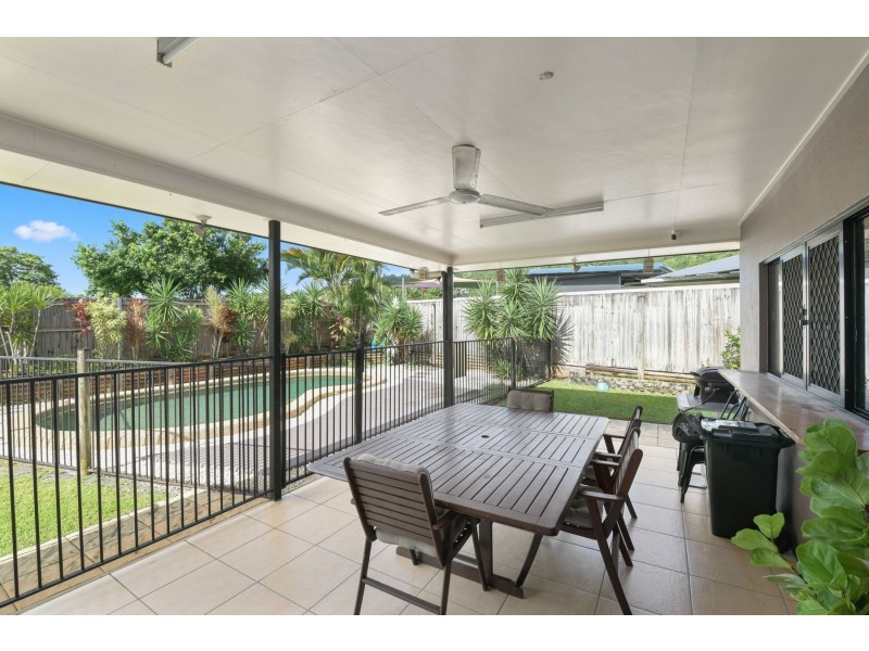 33 Bassett Street, Kanimbla QLD 4870