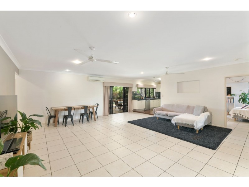 33 Bassett Street, Kanimbla QLD 4870