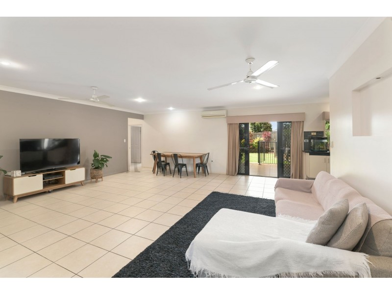 33 Bassett Street, Kanimbla QLD 4870