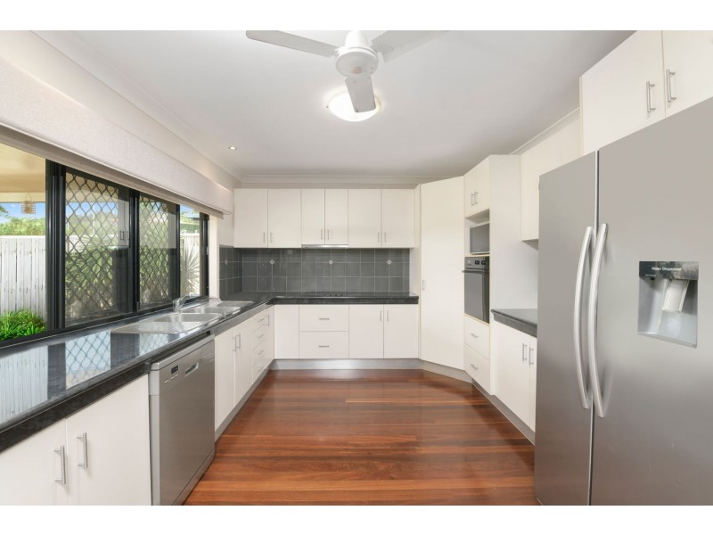 33 Bassett Street, Kanimbla QLD 4870