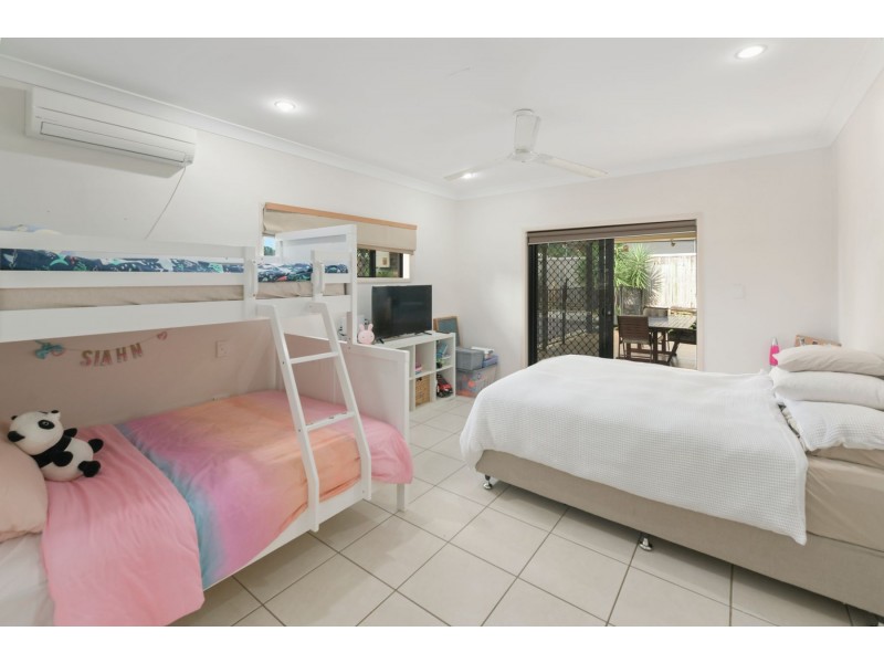 33 Bassett Street, Kanimbla QLD 4870