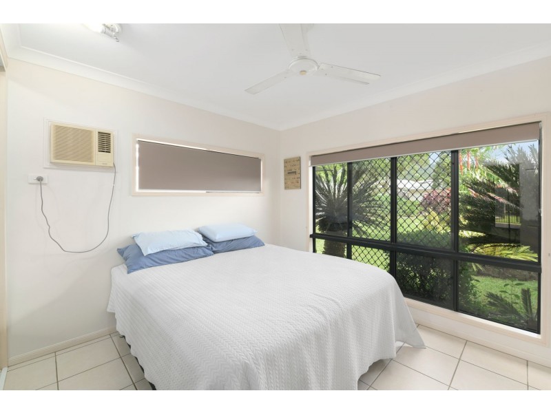 33 Bassett Street, Kanimbla QLD 4870