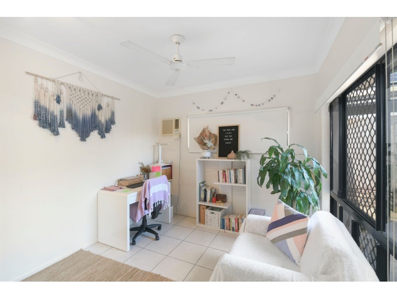 33 Bassett Street, Kanimbla QLD 4870