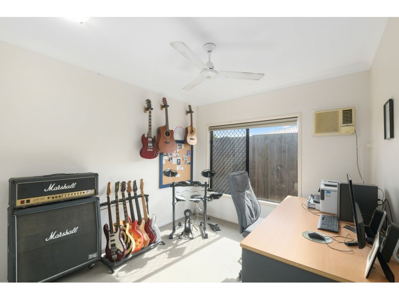 33 Bassett Street, Kanimbla QLD 4870