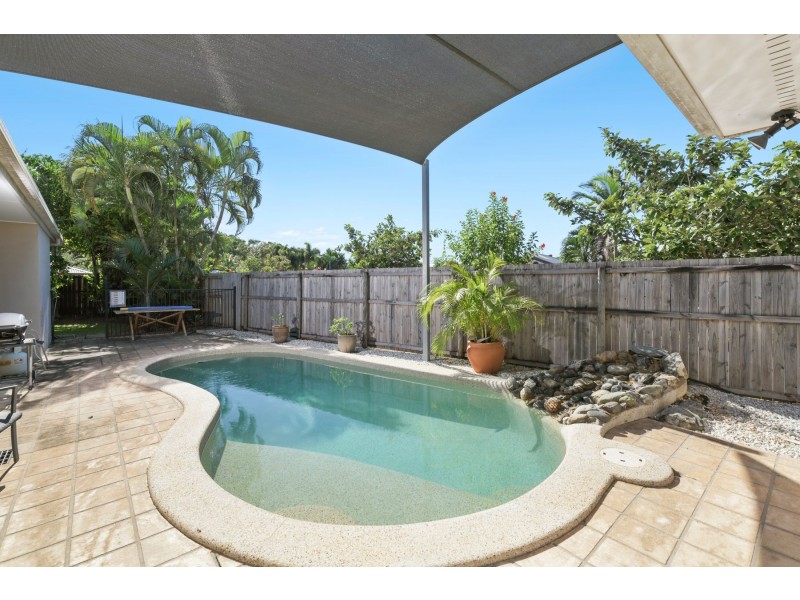 2 Kawana Street, Caravonica QLD 4878