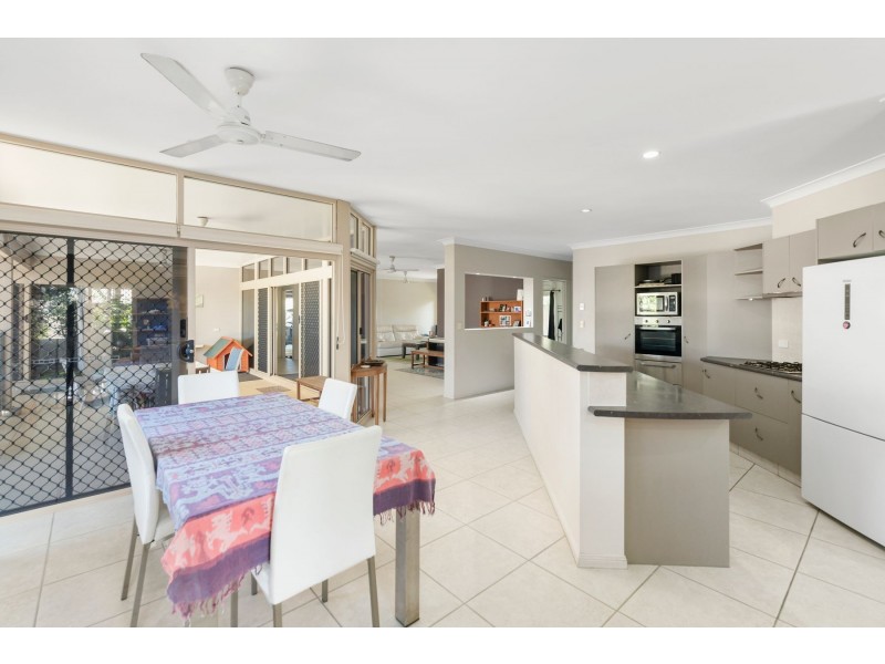 2 Kawana Street, Caravonica QLD 4878