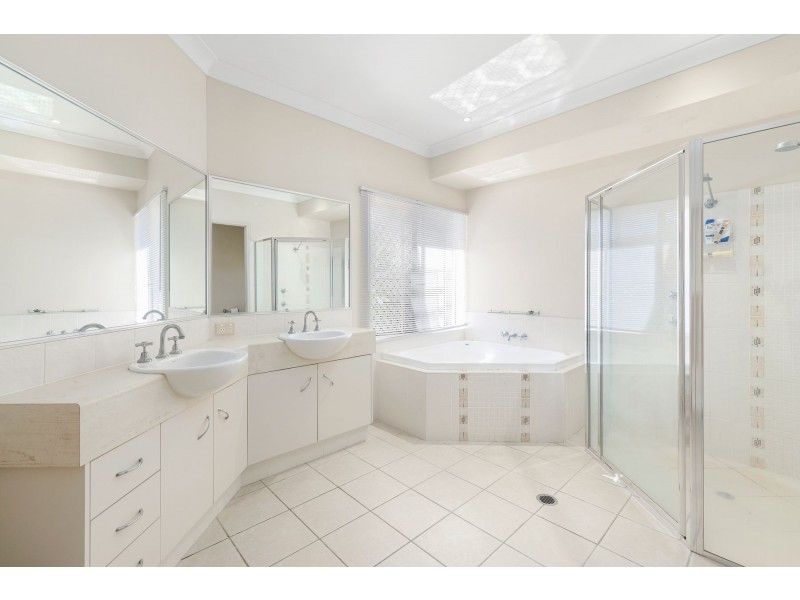 2 Kawana Street, Caravonica QLD 4878