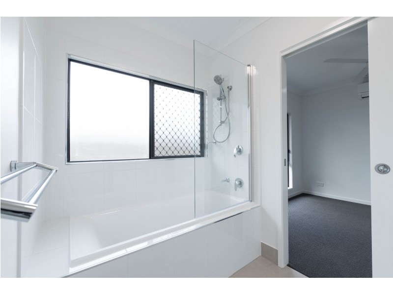 6 Griffiths Street, Manoora QLD 4870