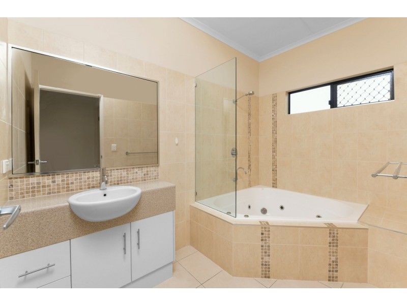 24 Greenock Way, Brinsmead QLD 4870