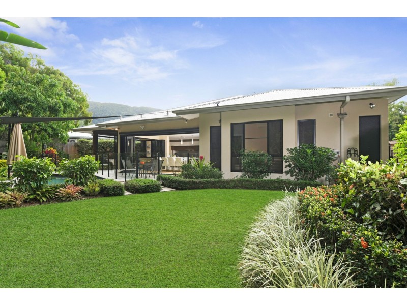 14 Kurt Close, Palm Cove QLD 4879