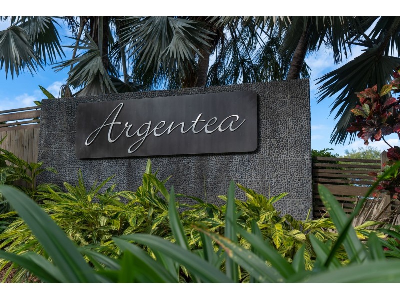 14 Kurt Close, Palm Cove QLD 4879