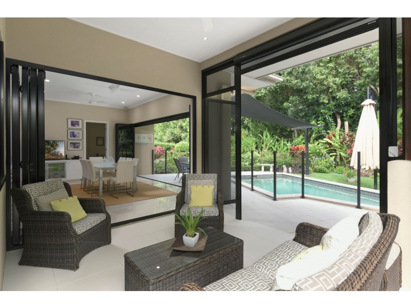 14 Kurt Close, Palm Cove QLD 4879