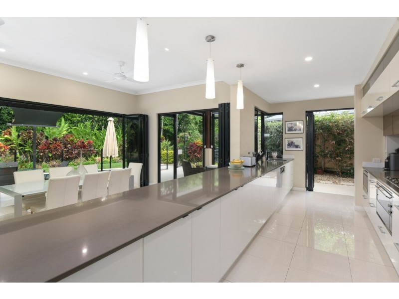 14 Kurt Close, Palm Cove QLD 4879
